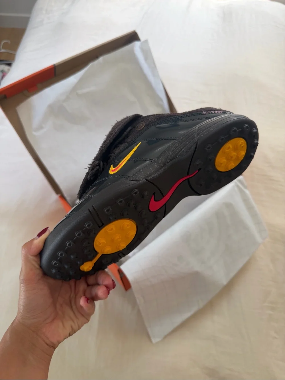 Nike Total 90 x  KOI - NWT brown mule
